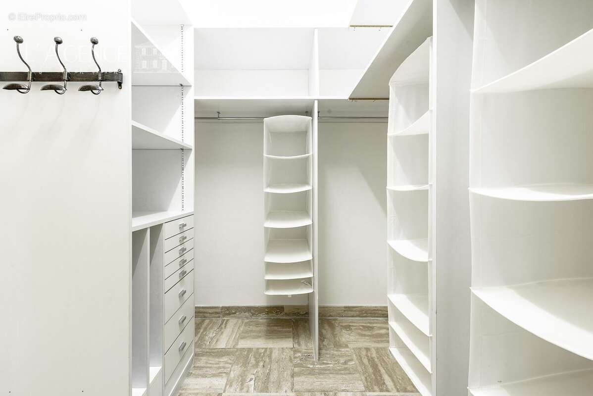 Appartement T3/4 avec terrasse proche centre-ville Aix en Provence - Appartement à AIX-EN-PROVENCE