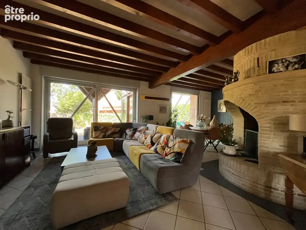 Maison à vendre 10 pièces au coeur de CUISERY (71), avec piscine - photo 4