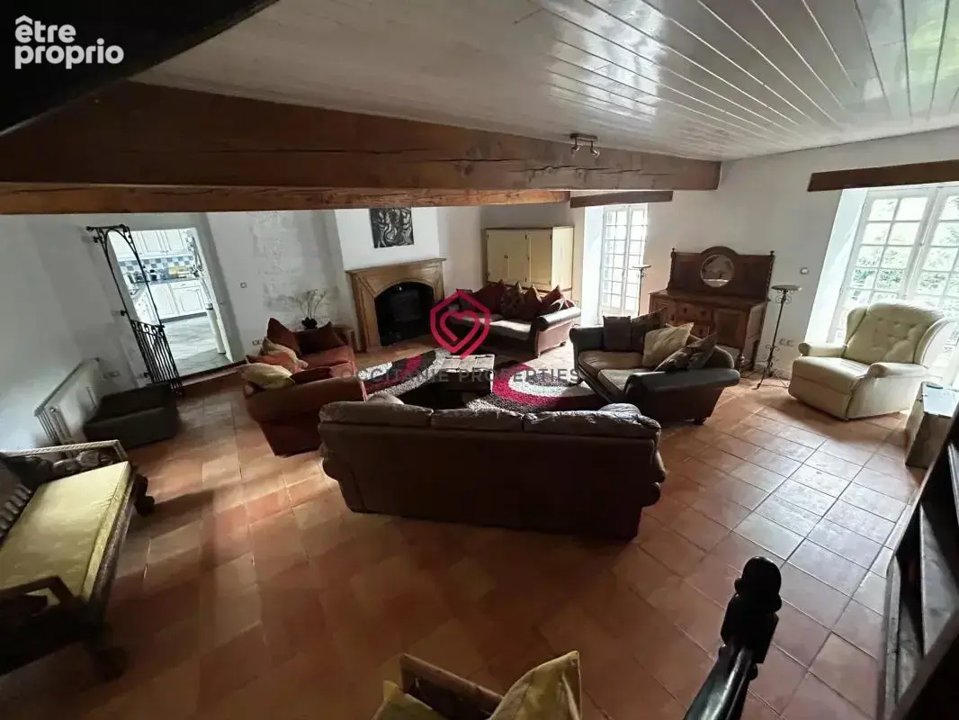 Ferme rénovée avec piscine, dépendances et 42 ha - photo 7