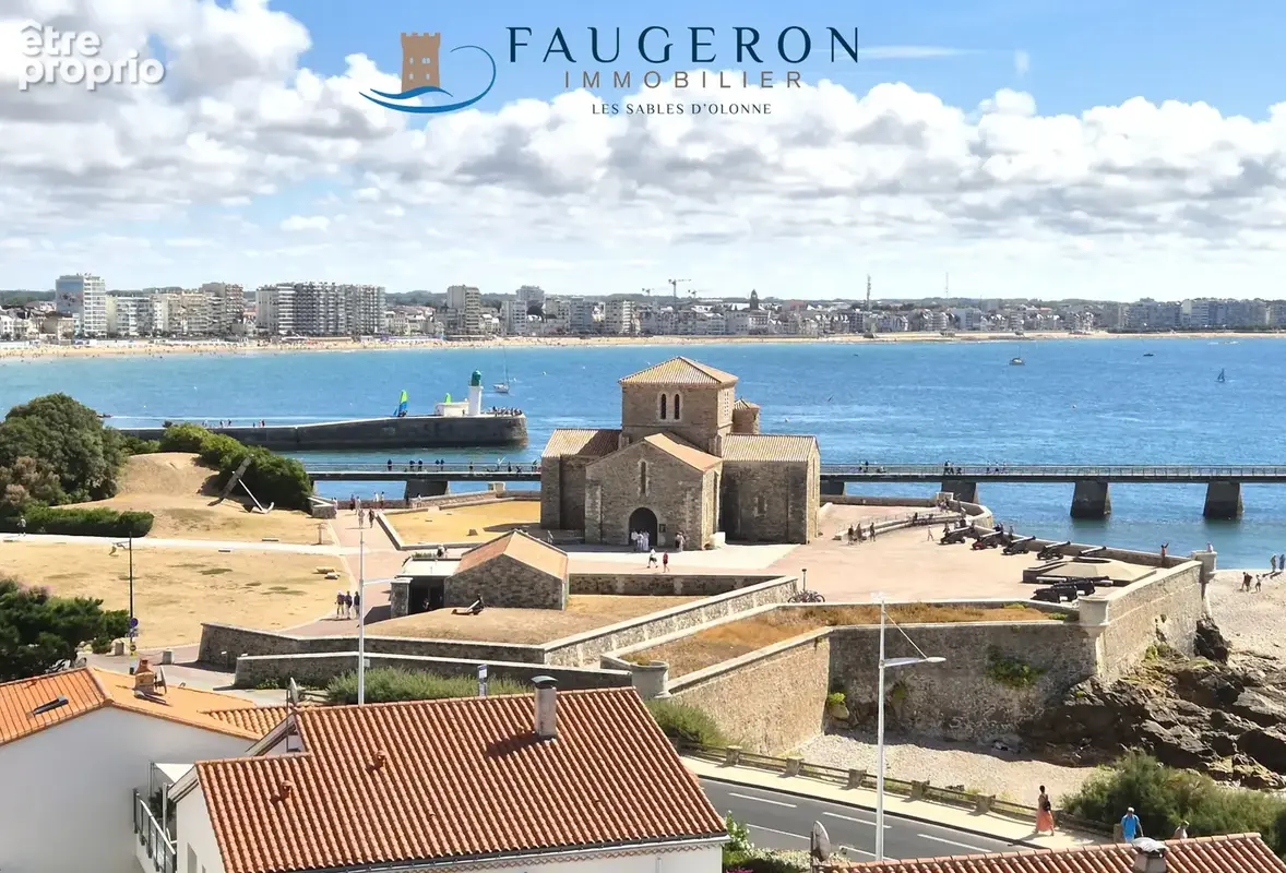 LA CHAUME - Exceptionnel Appart T3 - 75 m2 hab. Face Mer - photo 6