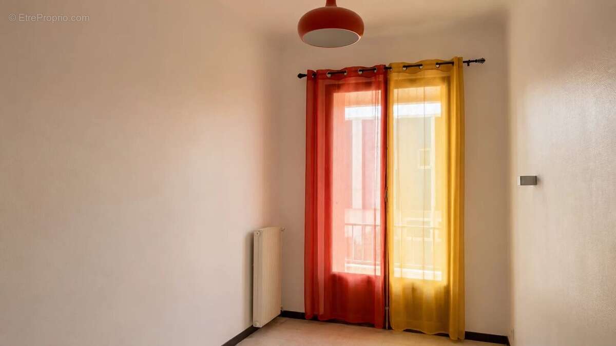 Appartement T3 - Terrasse - Résidence avec ascenseur - Possibilité d'activité professionnelle - Cave - photo 9