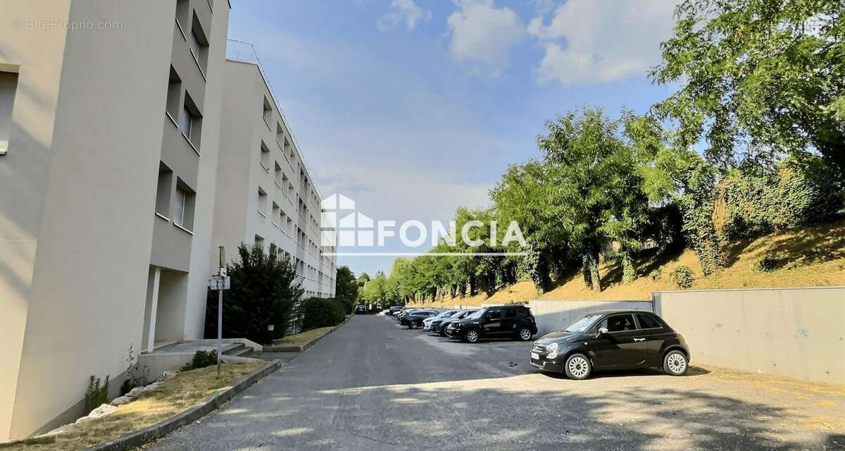 STE FOY LES LYON, T2 avec cave et parking - photo 2