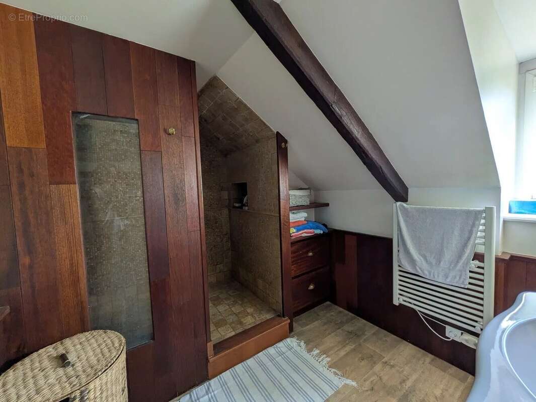 Maison à LANGROLAY-SUR-RANCE