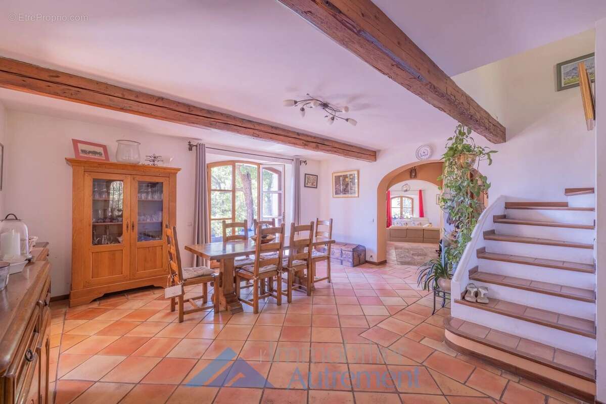 Maison à LE PUY-SAINTE-REPARADE