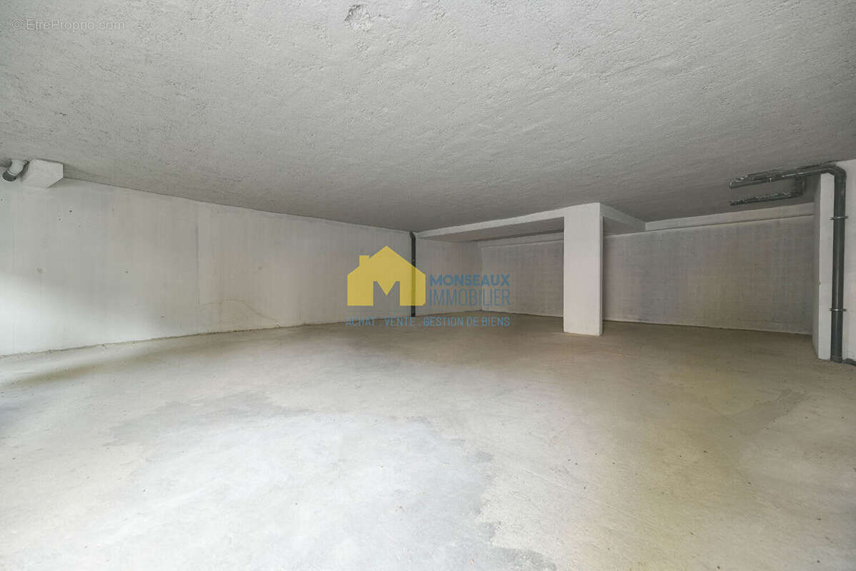 Local commercial Sainte Genevieve Des Bois 118 m2 - photo 4