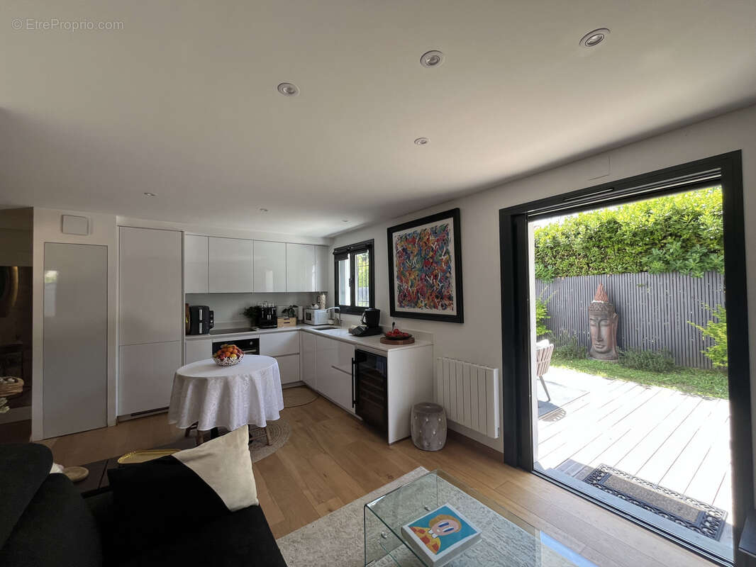 5 CANTONS - RARE- Spacieux T2 rénové avec jardin terrasse et parking - photo 5