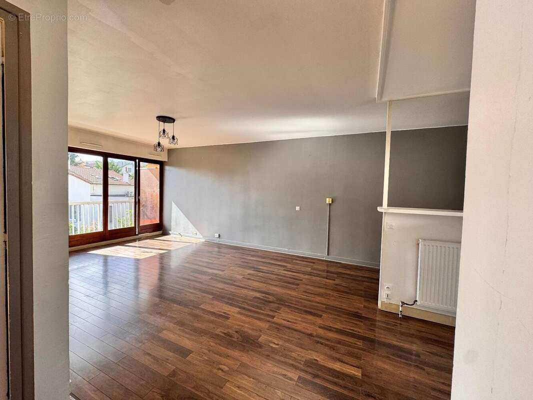   - Appartement à OULLINS