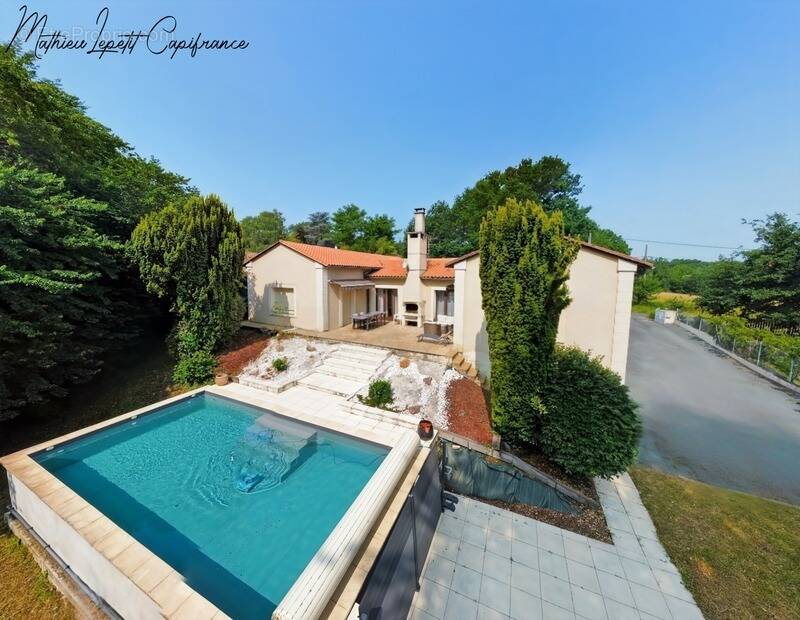 Maison à COULOUNIEIX-CHAMIERS