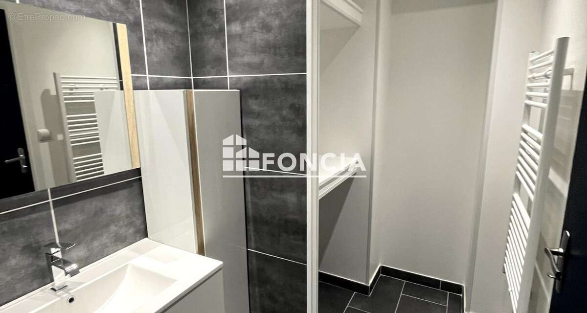 Appartement à COURMELLES