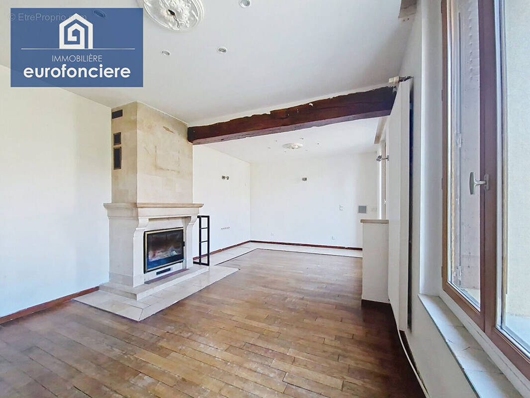 Maison à LA CHAPELLE-SAINT-LUC