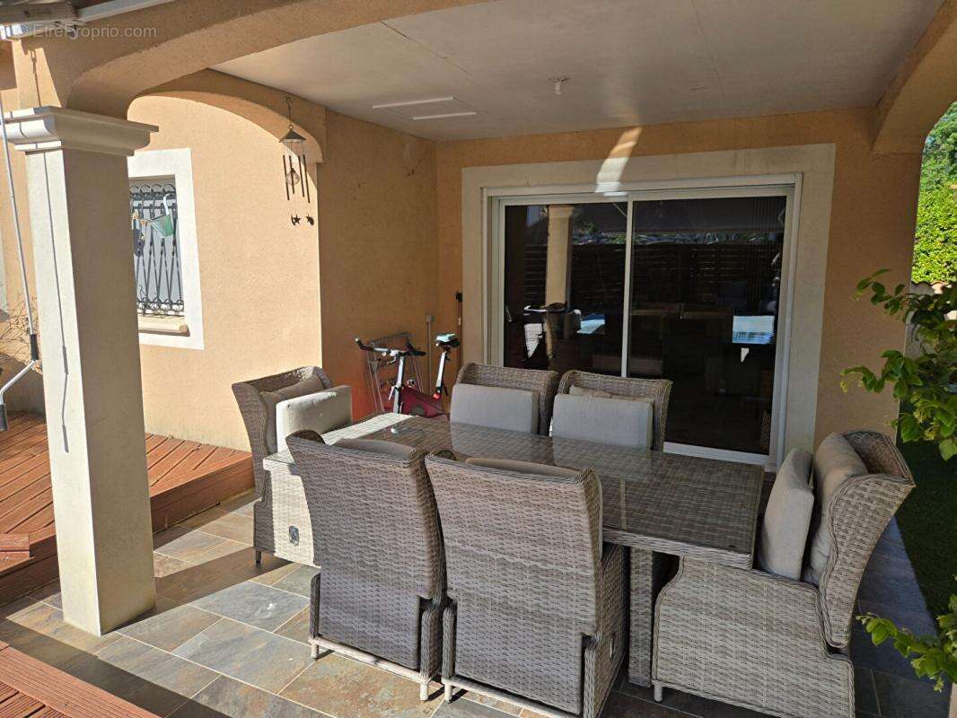 Villa avec piscine, dans un cadre résidentiel prisé - photo 3