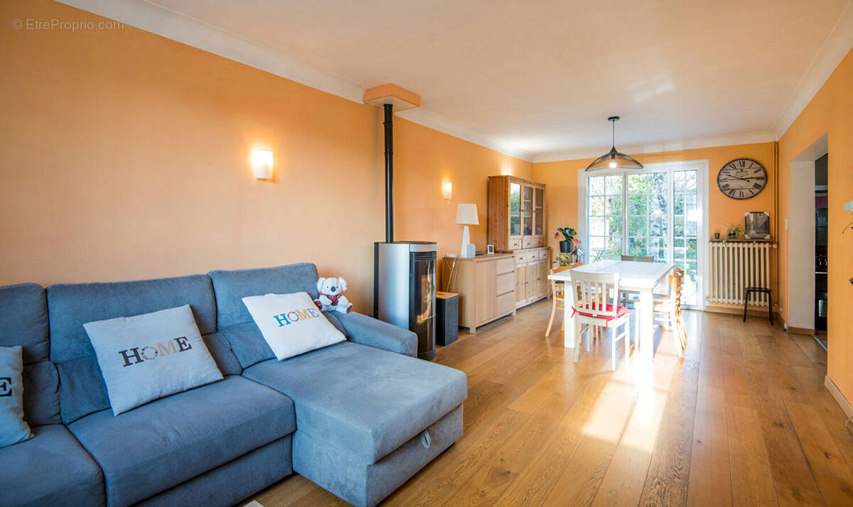 Maison à ONET-LE-CHATEAU