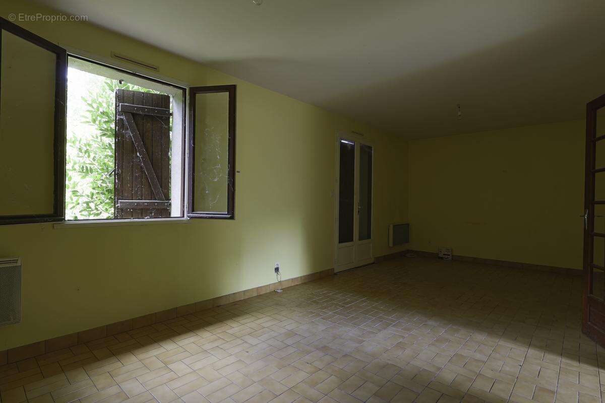 Maison - 107 m² - Isigny-le-Buat (50) - photo 4