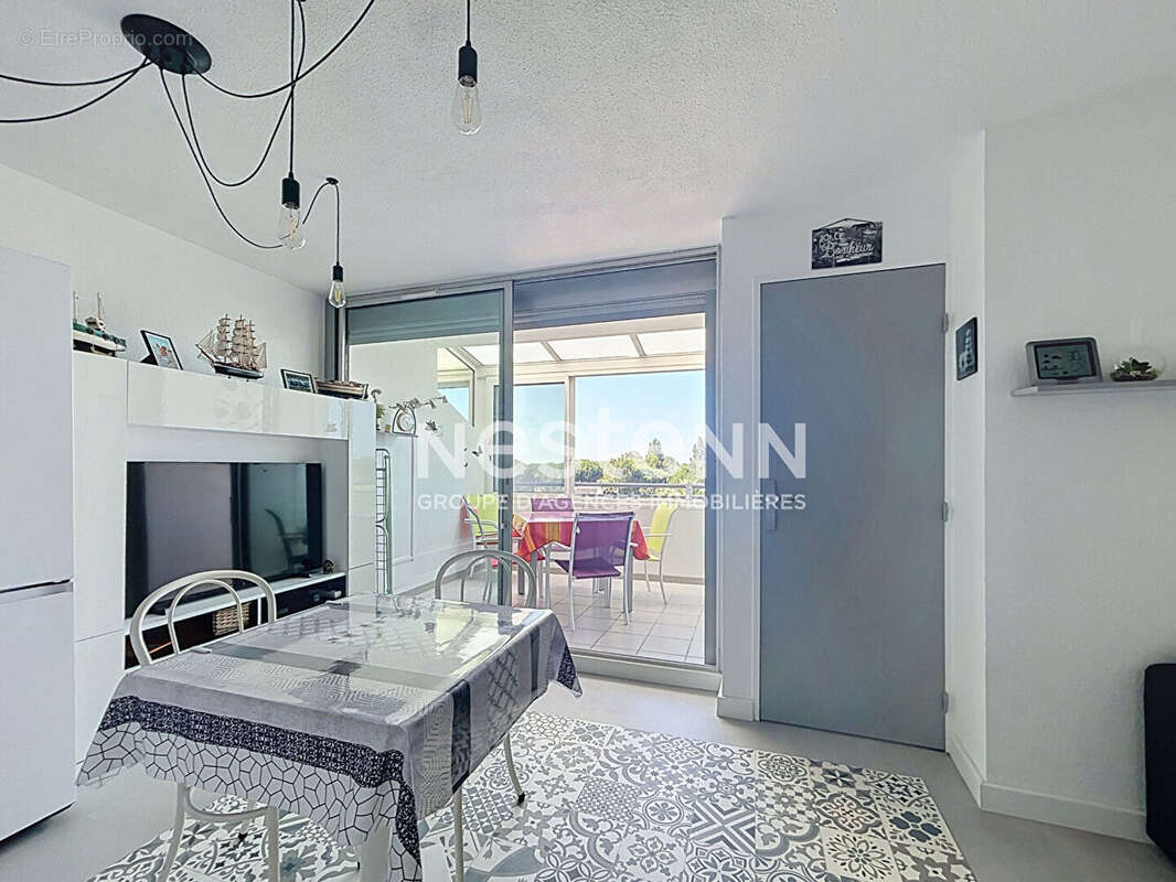 Port Camargue Appartement de type 2 en très bon état avec très belle vue dégagée - photo 3