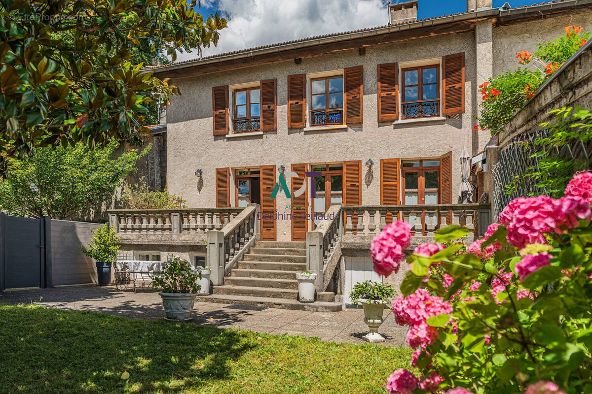 Maison à SAINT-EGREVE