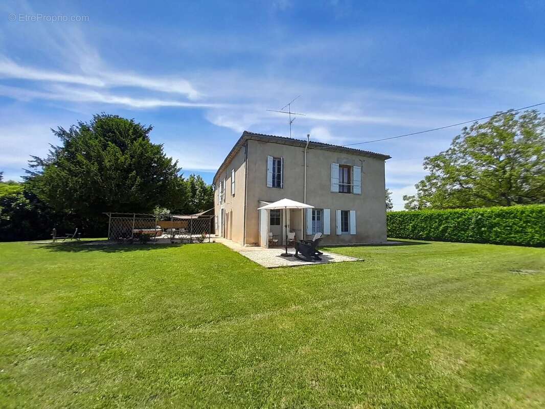 Maison à SERRES-ET-MONTGUYARD
