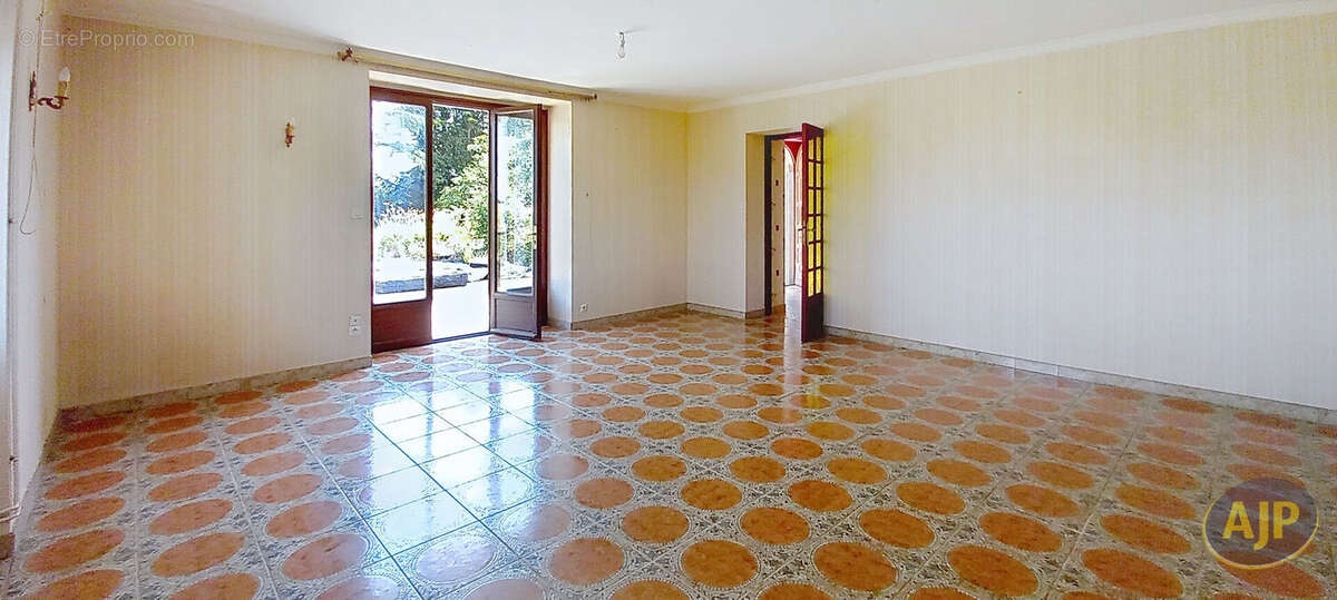 Maison à LA CHAPELLE-GLAIN