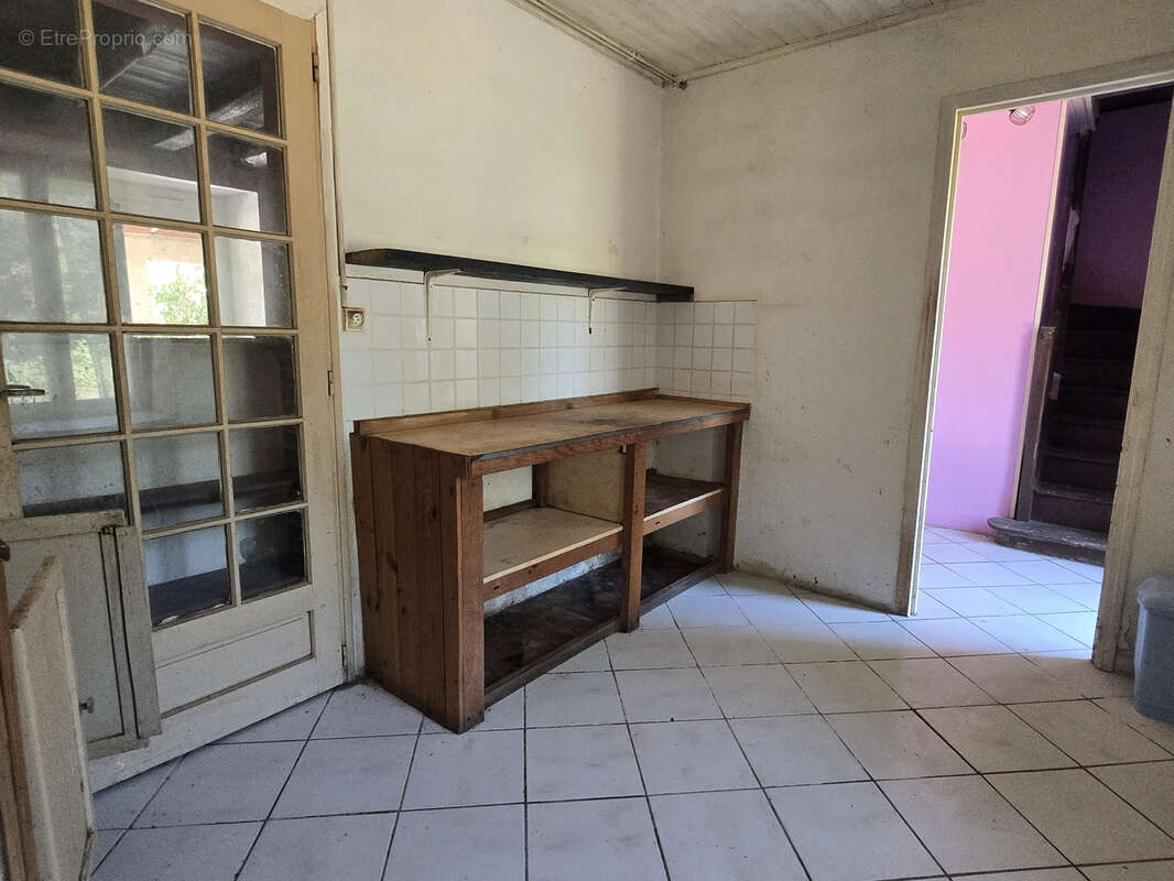 Ensemble de bâtiments à restaurer sur 4900m2! - photo 9