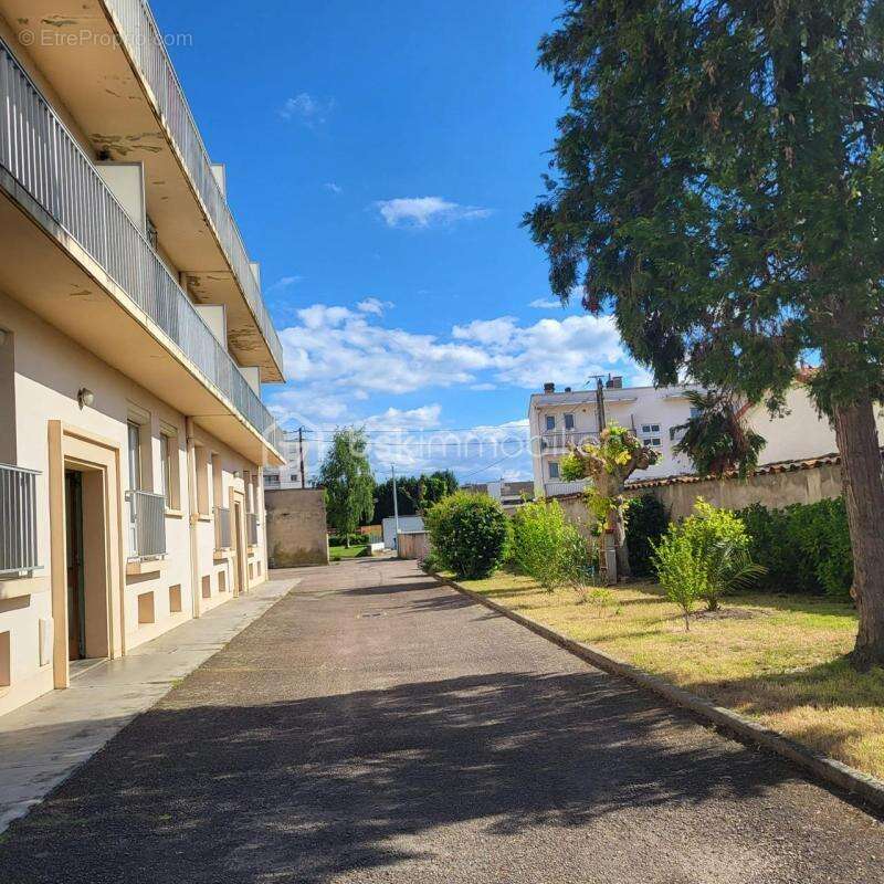 Roanne proche centre  appartement 2 pièces de 51 m² au RDC surélevé, petit balcon coté Est, et cave au dessous de 8 m² - photo 7