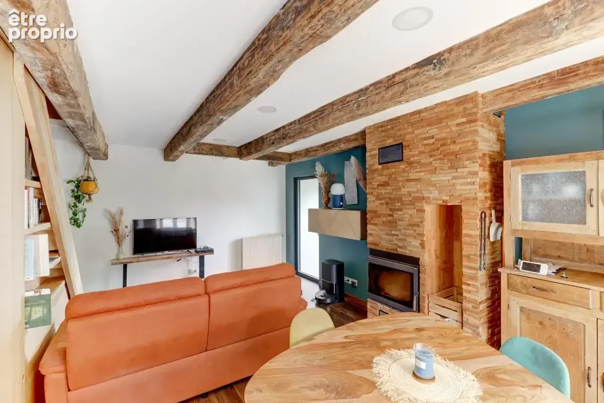 Propriété de caractère de 290 m² bâtis, Saint-Pierre-Roche — Maison rénovée 130 m² + grange de 160 m² à restaurer - photo 7
