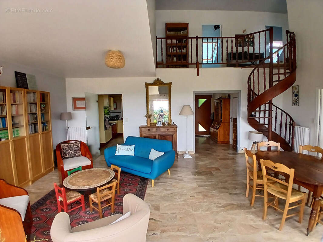 Maison à LE RELECQ-KERHUON