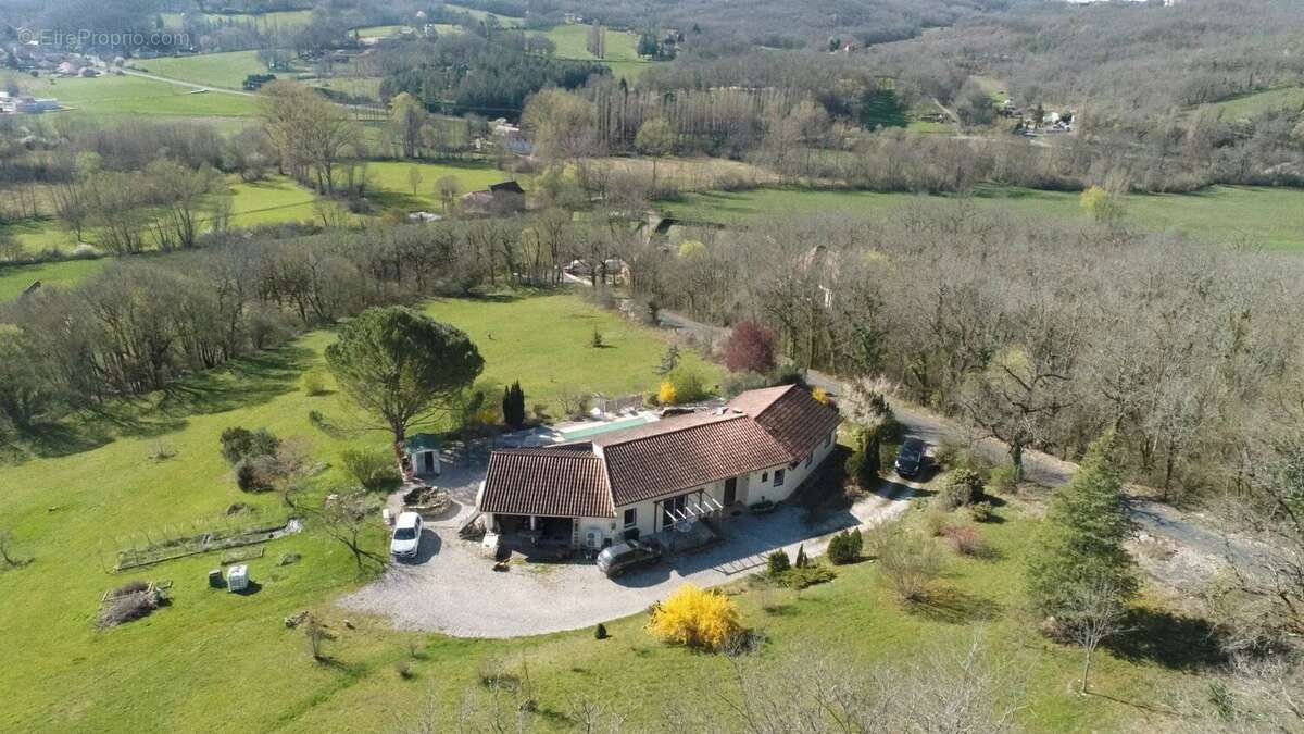 Maison à SALVIAC