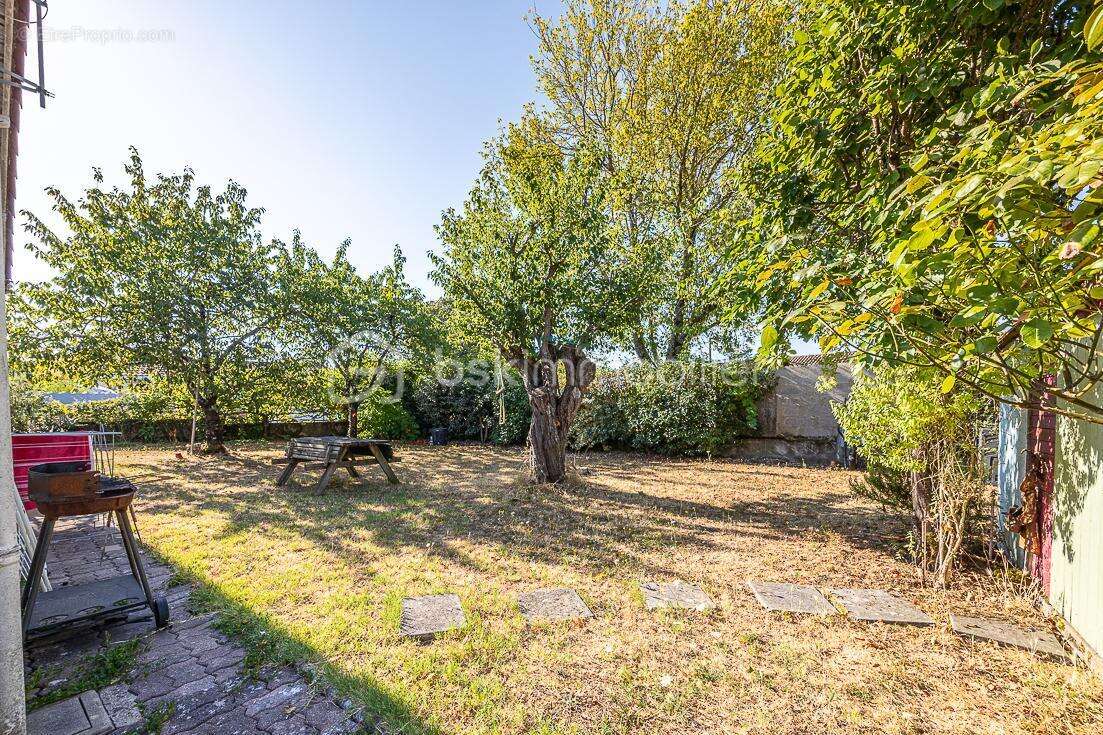 ***** plain-pied, 2 chambres, bureau, grand jardin arboré, quartier brizeaux à niort ***** - photo 13