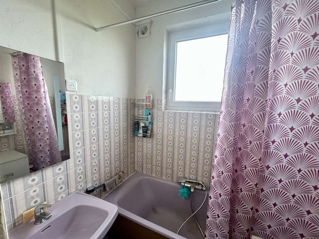 Maison à LADIGNAC-SUR-RONDELLES