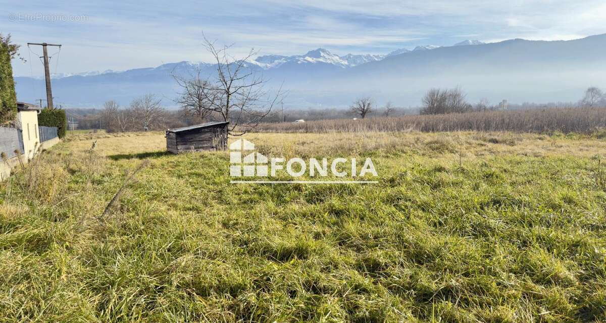 Terrain à CHAPAREILLAN