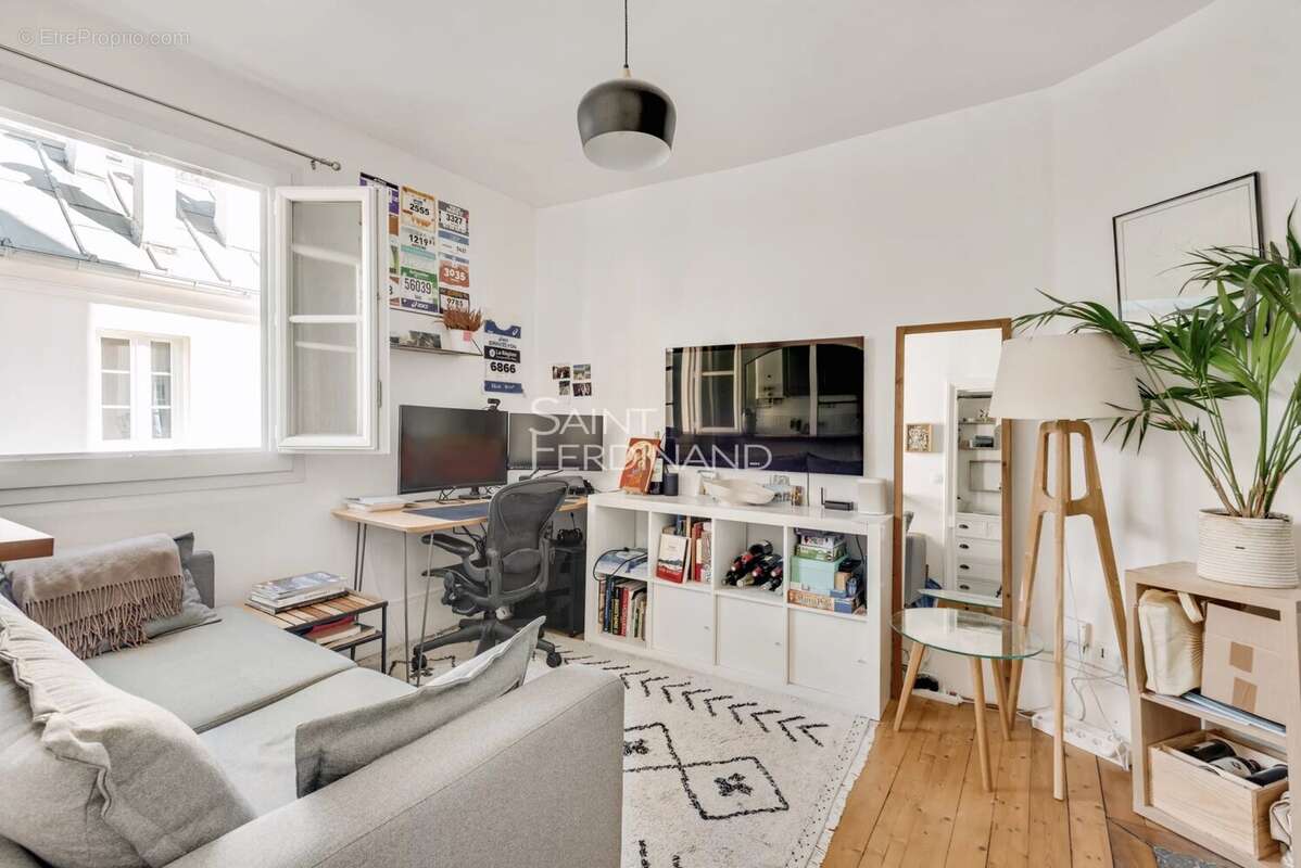 Appartement à PARIS-17E