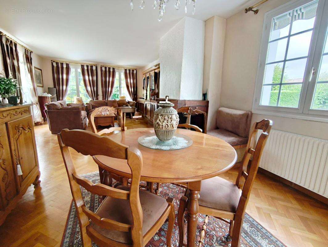 Maison à MONTMIRAIL