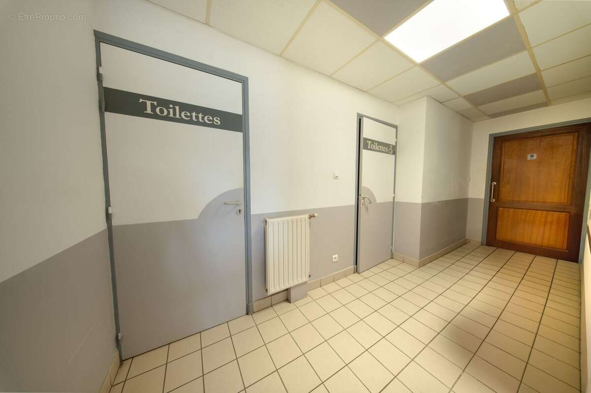 Commerce à PULVERIERES