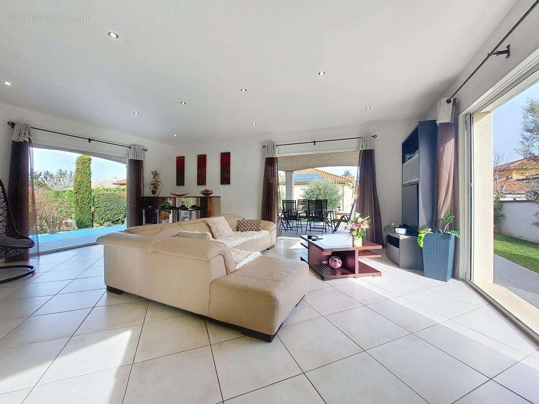 Maison à SAINT-BONNET-DE-MURE