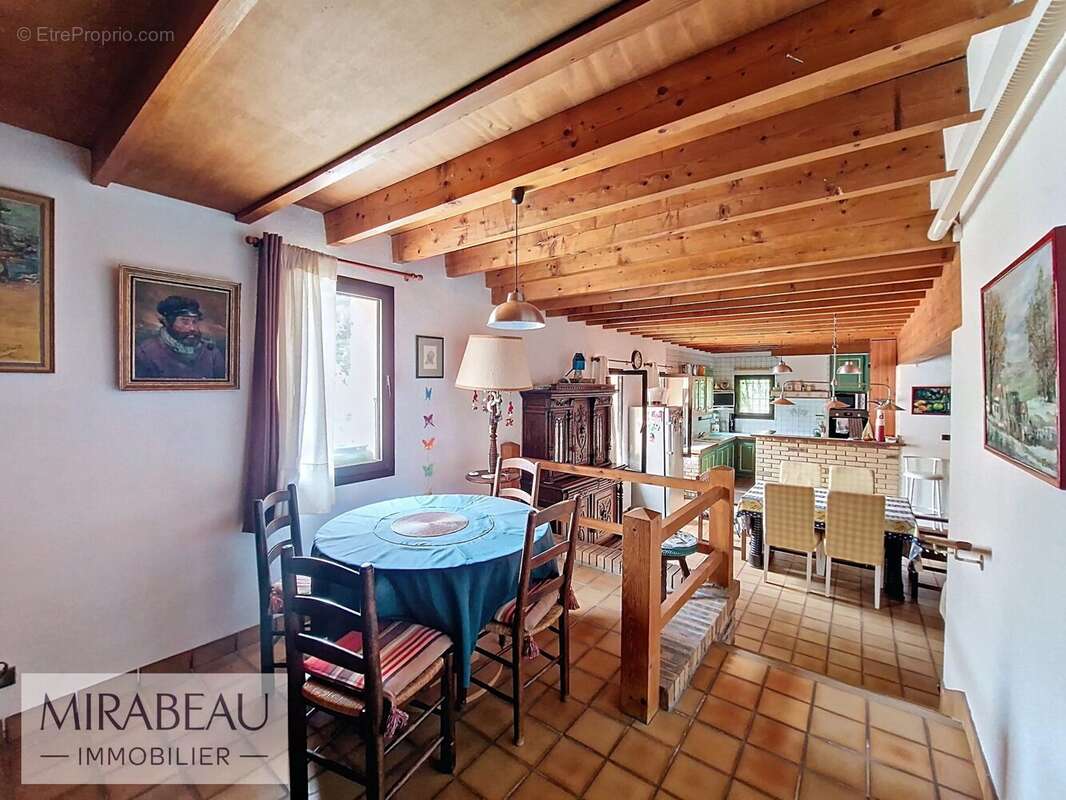 Maison 252 m² à Pierrevert  - photo 6