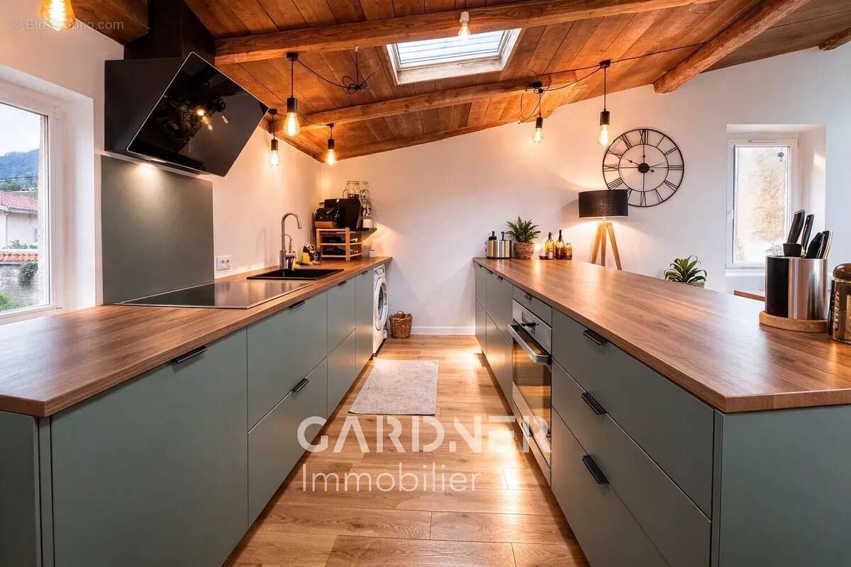 Appartement à ROQUEVAIRE