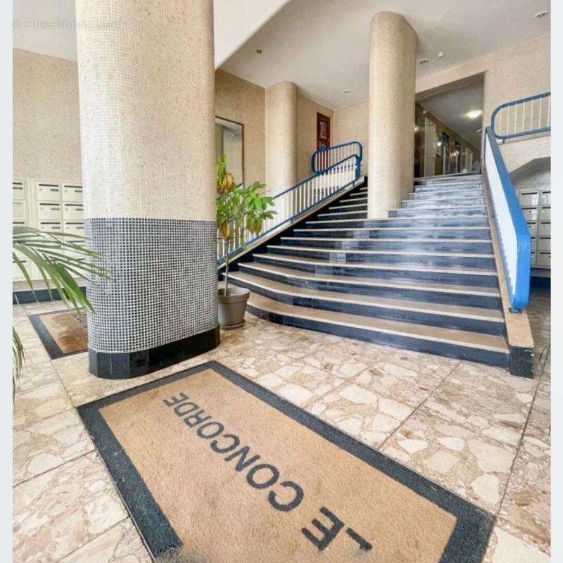 Centre ville toulon - tout a proximite - appartement de type 3 - cellier - - photo 4