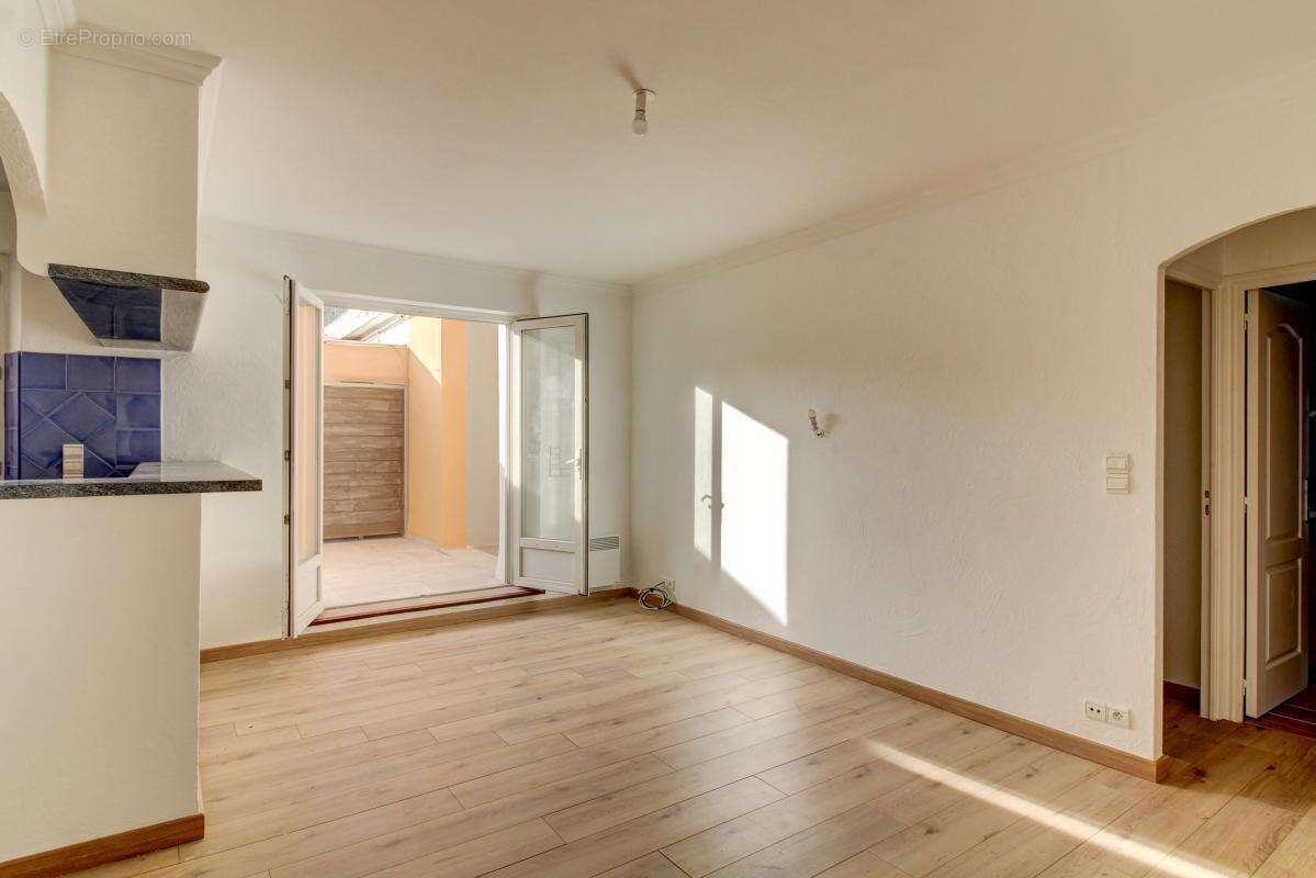 Appartement à SAINT-MARTIN-DU-VAR