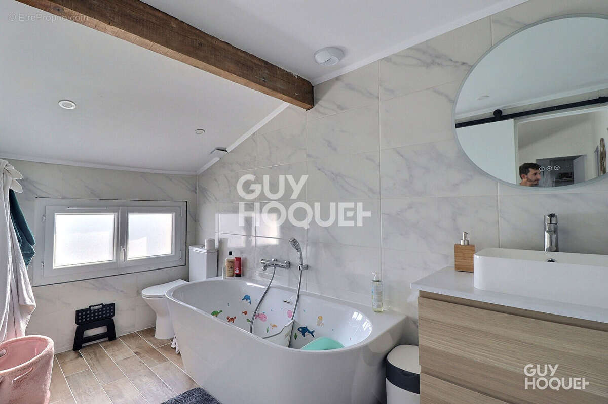 Maison à SAINTE-GENEVIEVE-DES-BOIS