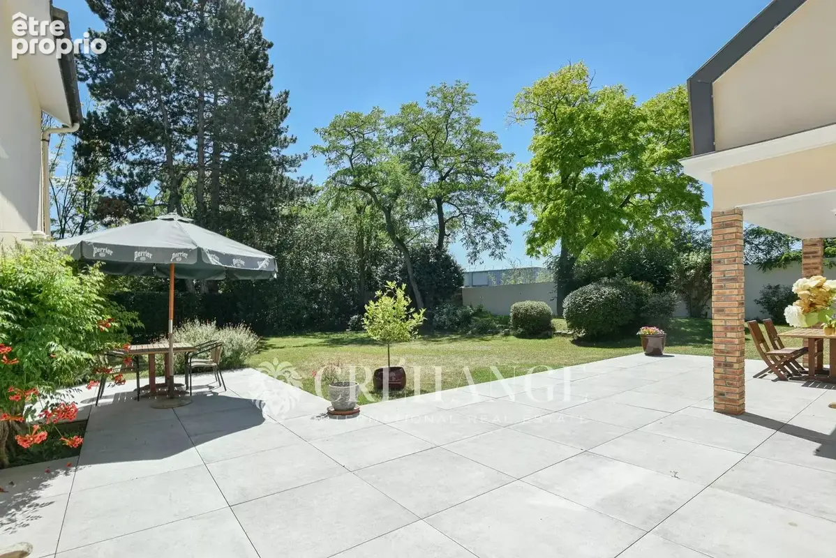 LE VESINET - LAC INFERIEUR - Maison familiale 262 m² - Jardin 1250m² - Piscine - photo 3