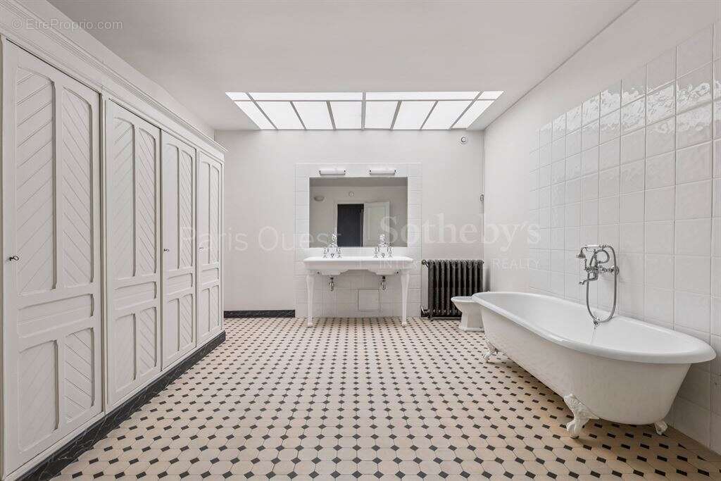 Maison à PARIS-16E