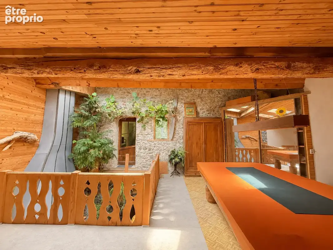Maison de village en pierres avec annexes, jardin et cour intérieure à SAINT-PIERRE-DE-BOEUF - photo 10