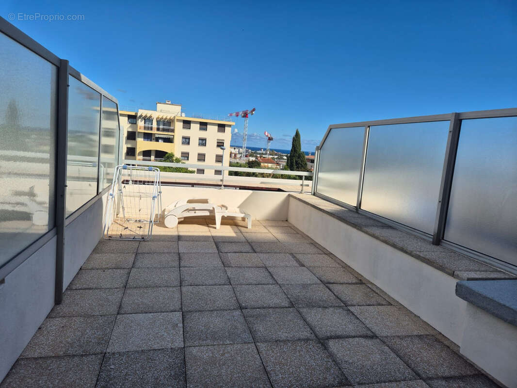 Appartement à SAINT-LAURENT-DU-VAR