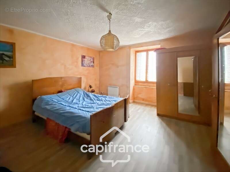 Maison à DOMMARTIN-LES-CUISEAUX