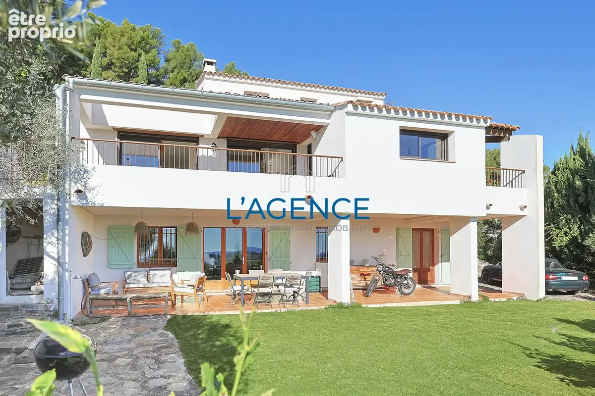 Villa contemporaine de 221 m2 avec vue mer, au calme, sur un terrain arboré de 1830M2 - photo 13