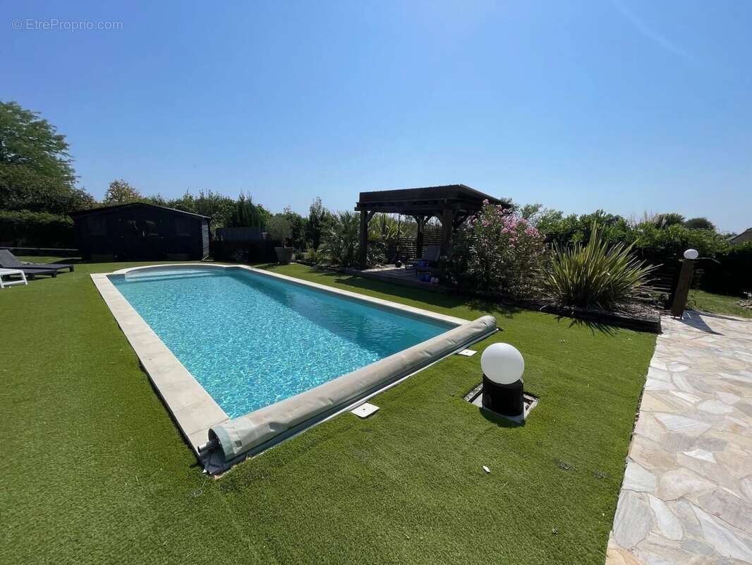 Maison perigourdine renovée avec grange, piscine et beau jardin - photo 12
