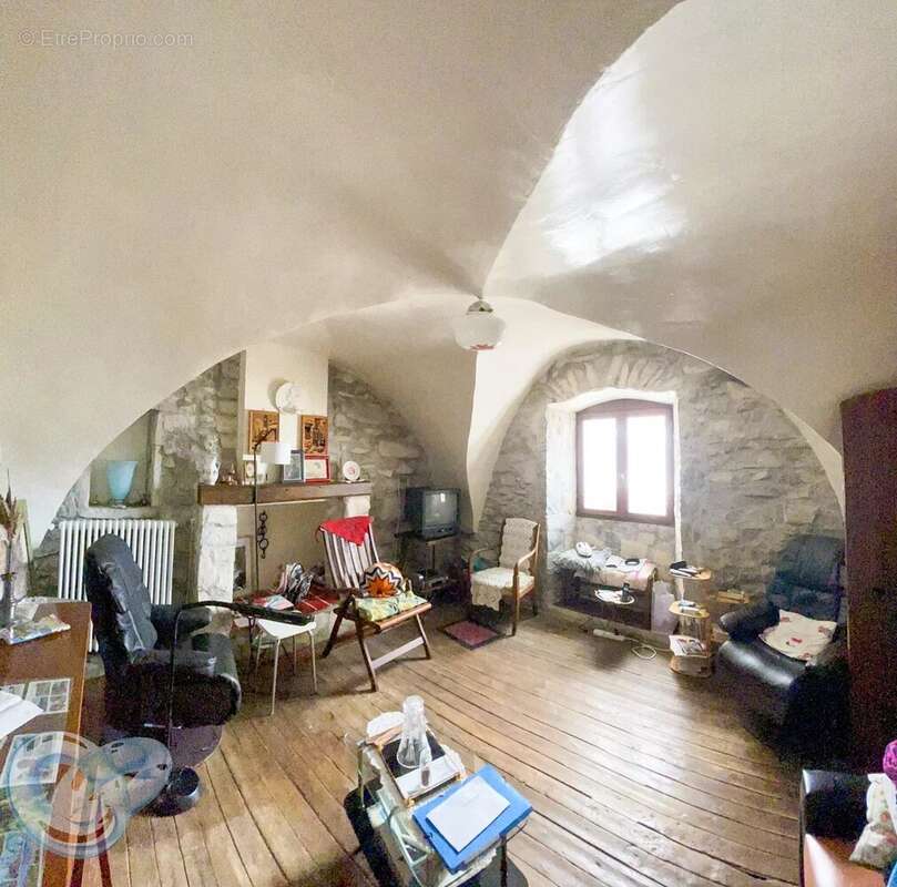 Maison à LES OMERGUES