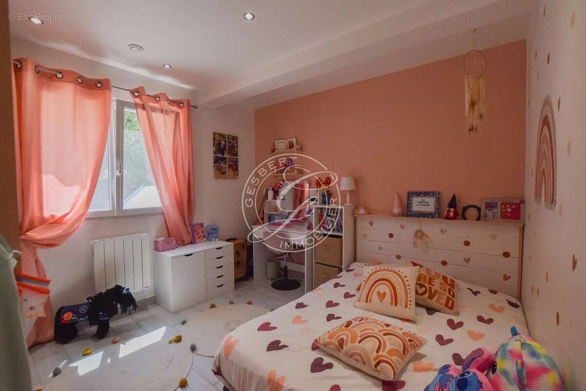 A vendre flayosc - villa  de 225 m2 avec piscine à pieds au village - photo 15