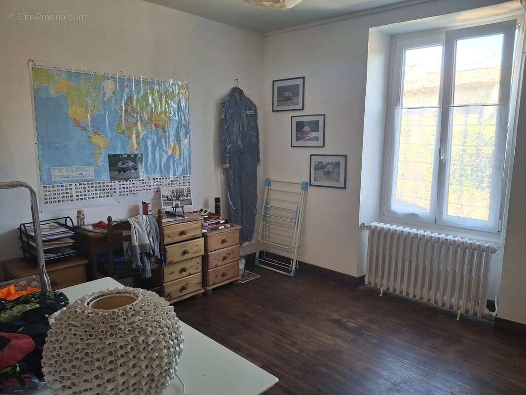 Maison familiale avec de nombreuses dépendances et du terrain - photo 7