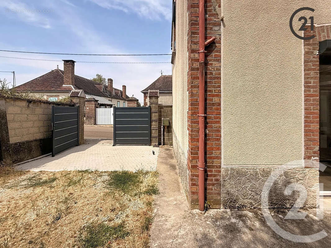 Maison 93 m² à Mont-Saint-Sulpice  - photo 3