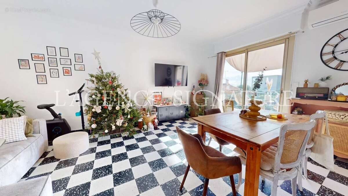 Maison à SAINT-LAURENT-DU-VAR